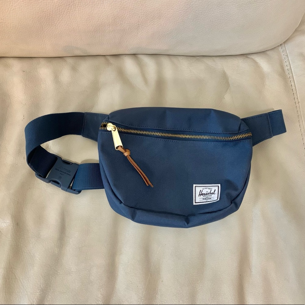 Herschel Supply Co navy blue belt bag Fanny pack zippered adjustable crossbody